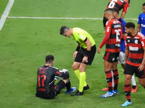 Rossi ganha tempo após erros em Cruzeiro x Flamengo.(Imagem:Fred Gomes)