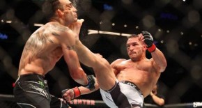 Lutador do UFC, Tony Ferguson, fica irreconhecível ao levar chute no rosto(Imagem:Reprodução)