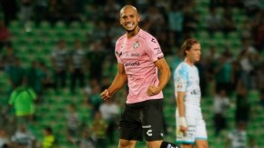 Dória com a camisa do Santos Laguna após um gol pelo time mexicano(Imagem:Reprodução)