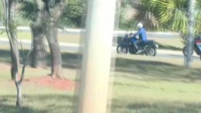 Bolsonaro diz que teste de coronavírus deu negativo e passeia de moto por Brasília(Imagem:Reprodução)