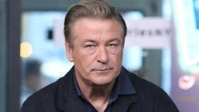 Família de diretora morta a tiro em set processa Alec Baldwin por homicídio(Imagem:Reprodução)