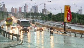 Ponte da Frei Serafim durante chuva em Teresina(Imagem:Reprodução/TV Clube)