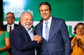  O presidente eleito, Luiz Inácio Lula da Silva, e o futuro ministro da Educação, Camilo Santana. (Imagem:Marcelo Camargo/Agência Brasil)