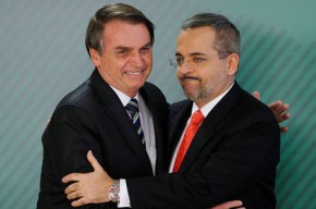 Bolsonaro deu posse a Weintraub em abril de 2019.(Imagem:Adriano Machado/ Reuters)