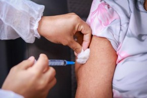 A quantidade de vacinados com duas doses ou dose única de imunizantes contra a covid-19 no Brasil chegou neste domingo, dia 14, a 125.380.340, o equivalente a 58,78% da população.(Imagem:Reprodução)