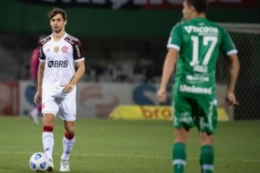 Com o resultado, o Flamengo ficou com 54 pontos, contra 55 de Palmeiras e 65 do líder Atlético-MG. Já a Chapecoense, com uma vitória, 12 empates e 18 derrotas (15 pontos), festejou(Imagem:Reprodução)