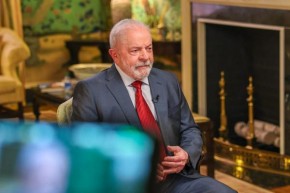 Lula confirma novo salário mínimo de R$ 1.320 e isenção do IR de R$ 2.640(Imagem:Ricardo Stuckert)