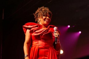 Margareth Menezes é homenageada em premiação feminina que laureia Manu Gavassi pelo álbum 