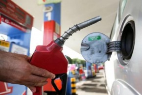 Preço da gasolina cai mais 1,8% e vai a R$ 4,88 por litro, aponta ANP(Imagem:Reprodução)
