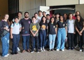 Vinte e dois estudantes medalhistas em Olimpíadas de Ciências do CETI Gayoso e Almendra participaram da visita.(Imagem:Divulgação)