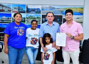 Prefeito Antônio Reis sanciona lei preferencial de estacionamento para autistas(Imagem:Reprodução)