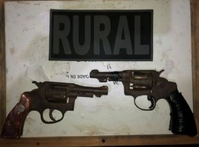 Armas de fogo utilizadas pelos criminosos.(Imagem:Divulgação/PM)