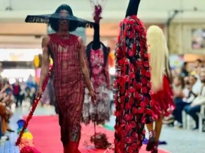 Drags e trans participam de desfile na Central do Brasil em homenagem a Lady Gaga.(Imagem:Jorge Badaue/Rio Sem LGBTIfobia)
