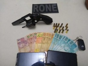 Munições, dinheiro, celulares e arma são apreendidos em abordagem policial em Teresina.(Imagem:Reprodução)