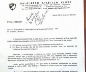 A equipe do Salgueiro enviou um oficio de desistência de competições nacionais da temporada para a Federação Pernambucana de Futebol (FPF) nesta quarta-feira (3). O documento é ped(Imagem:Reprodução)