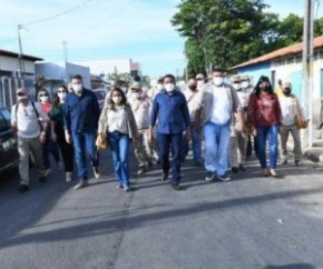 O prefeito Joel Rodrigues lançou na manhã desta segunda-feira (14), a Campanha ?Covid mata e Dengue também?, ação desenvolvida pelas Secretarias de Saúde e Infraestrutura dentro do(Imagem:Reprodução)