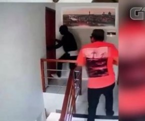 Vídeo mostra suspeitos de assalto envolvendo digital influencer fugindo de casa em Teresina(Imagem:Reprodução)
