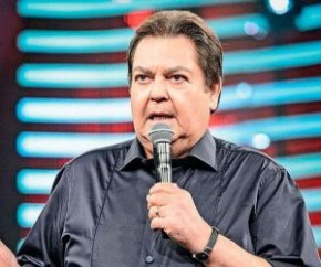 Parece que o novo programa de Fausto Silva sairá do forno muito em breve! De acordo com a colunista Fábia Oliveira, o apresentador não vê a hora de voltar para as telinhas e já mar(Imagem:Reprodução)