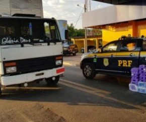 Um homem foi preso com 233 quilos de maconha escondidos no compartimento de carga de um caminhão na BR-343, em Floriano, Sul do Piauí. De acordo com a Polícia Rodoviária Federal (P(Imagem:Reprodução)