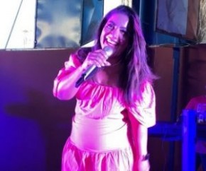 Festa das Mães na Escola Pequeno Príncipe é um sucesso com apresentação da cantora Dany Mellody.(Imagem:Reprodução/Instagram)