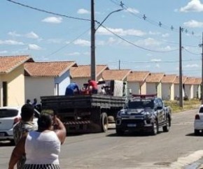 O residencial foi construído com investimento da Caixa Econômica Federal, através do Minha Casa, Minha Vida, com contrapartida da Prefeitura de Teresina. Os imóveis ainda devem ser(Imagem:Reprodução)