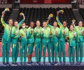 Foi a primeira medalha de prata do vôlei feminino brasileiro. Antes, o Brasil havia conquistado dois bronzes em Atlanta-1996 e Sydney-2000 e dois ouros em Pequim-2008 e Londres-201(Imagem:Reprodução)