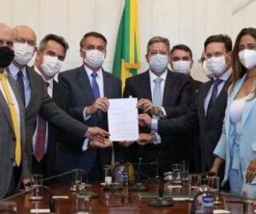 Bolsonaro entrega ao Congresso MP do novo Bolsa Família(Imagem:Reprodução)