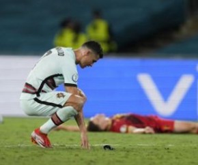 Cristiano Ronaldo lamenta a eliminação de Portugal(Imagem:Reprodução)