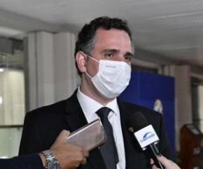 O presidente do Senado, Rodrigo Pacheco (DEM-MG), criticou nesta quinta-feira (1º) a falta de coordenação para o enfrentamento da pandemia de Covid-19. Em reunião com integrantes d(Imagem:Reprodução)