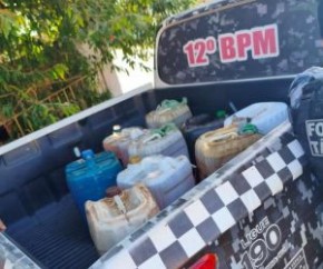 Um homem conhecido como Pituquinha foi preso na manhã deste domingo (11), suspeito de furtar combustível pertencente à Prefeitura Municipal de Piripiri. A prisão ocorreu no pátio d(Imagem:Divulgação / PM)