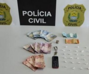 Um homem, de nome não revelado, foi preso nesta quinta-feira (20) por tráfico de drogas no bairro Extrema, Zona Sudeste de Teresina. Segundo a polícia, o suspeito possui 11 passage(Imagem:Reprodução)