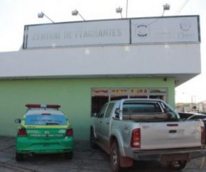 Três pessoas foram presas suspeitas de manter um motorista de aplicativo refém na tarde desta segunda-feira (4), em Teresina. A vítima foi obrigada a dirigir enquanto os suspeitos(Imagem:Reprodução)