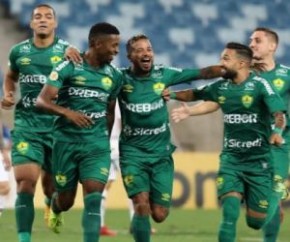 Foi a terceira derrota seguida da equipe da Vila Belmiro. O novo tropeço deve aumentar a pressão da torcida sobre o treinador, alvo de muitas críticas após a dura goleada de 4 a 0(Imagem:Reprodução)