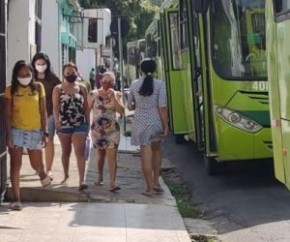 Motoristas e cobradores do transporte público de Teresina realizam, na manhã desta terça-feira (5), uma paralisação no Centro da cidade. Eles cobram melhoria salarial e uma convenç(Imagem:Reprodução)