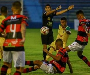 Segundo tempo de muitas substituiçoes dos dois lados. Porém o que mais chamou atenção na etapa complementar foi a expulsão do goleiro Diego, aos 35 minutos, e o fato de que o Zangã(Imagem:Reprodução)