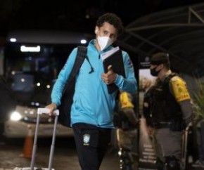 Após uma semana de treinos na Granja Comary, no Rio de Janeiro, a Seleção Brasileira desembarcou nesta quarta-feira (2) em Porto Alegre, capital do Rio Grande do Sul. Em dois dias,(Imagem:Reprodução)