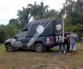 Um homem foi morto com um golpe de facão no pescoço na tarde deste sábado (2) no povoado Viva Deus, região da Santa Maria das Vassouras, Zona Norte de Teresina. A vítima estava sem(Imagem:Reprodução)