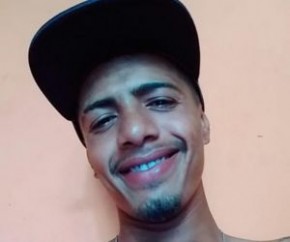 O cantor Antônio Francisco Pereira dos Santos Júnior, mais conhecido como Juninho do Arrocha , de 29 anos, foi assassinado na madrugada deste domingo (1) no município de Água Branc(Imagem:Reprodução)