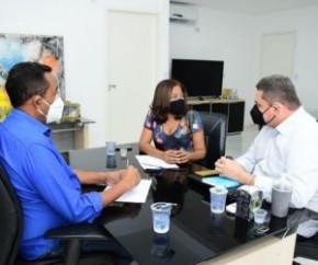 Após uma reunião técnica com a secretária de Finanças, Josélia Rodrigues e o secretário de Comunicação, Nilson Ferreira, o prefeito de Floriano, Joel Rodrigues anunciou, nesta segu(Imagem:Reprodução)