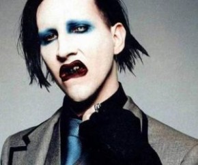 O Departamento de Polícia de Gilford, no estado de New Hampshire (EUA), afirmou nesta terça (25) ter um mandado de prisão contra Marilyn Manson. Segundo informado pela NBC News, o(Imagem:Reprodução)