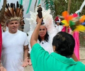 Gretchen e Esdras celebram união com bênçãos em ritual de pajelança(Imagem:Reprodução)