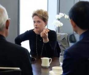 A ex-presidente Dilma Rousseff durante reunião inaugural como presidente do Novo Banco de Desenvolvimento(Imagem:Divulgação)