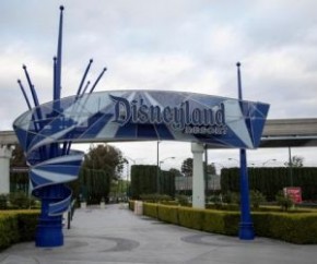 Dois parques temáticos da Walt Disney na Califórnia, Estados Unidos, reabrirão em 30 de abril para um número limitado de pessoas, informou a empresa nesta quarta-feira (17), mais d(Imagem:Reprodução)