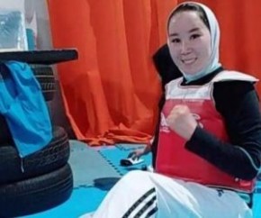 Khudadadi tem 23 anos e seria a primeira mulher na história a representar o Afeganistão nas Paralimpíadas. Ela chegou a fazer um apelo público pedindo ajuda para deixar o país para(Imagem:Reprodução)