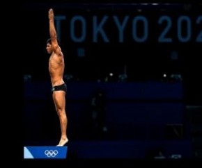 Antes mesmo do primeiro salto, ele já fazia história nos saltos ornamentais do Brasil. Pela primeira vez, o País contou com um representante numa final olímpica desta modalidade.(Imagem:Reprodução)
