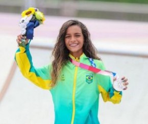 Sucesso nas Olimpíadas de Tóquio-2020, Rayssa Leal não ganhou só a medalha de prata no street skate, como também conquistou o coração da internet. A fadinha e a disputa final do sk(Imagem:Reprodução)