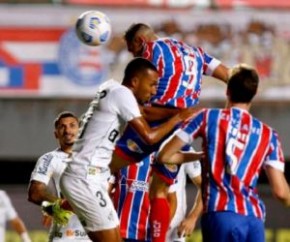 Thaciano, duas vezes, e Juninho marcaram os gols do triunfo baiano. Com a derrota, o time santista, eliminado precocemente da Copa do Libertadores, inicia a disputa do campeonato n(Imagem:Reprodução)