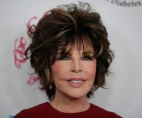 Carole Bayer Sager compôs e produziu canções para uma variedade de artistas, de Michael Jackson a Barbra Streisand, Ray Charles e Whitney Houston.  Ela ganhou um Oscar, um Grammy e(Imagem:Reprodução)