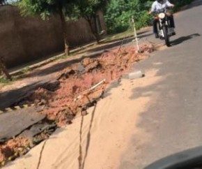 Para o técnico em eletrônica, Mateus Barroso, passar pela rua de carro ou moto fica quase inviável em horários de pico e durante a noite. Além da pouca iluminação, os veículos faze(Imagem:Reprodução)