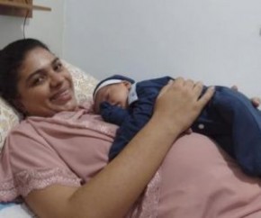 O sábado (27) foi a data marcada para o primeiro encontro com Noah desde que ele nasceu. Vídeo gravado pela família (veja acima) mostra o momento da reunião entre a mãe e o bebê.(Imagem:Reprodução)